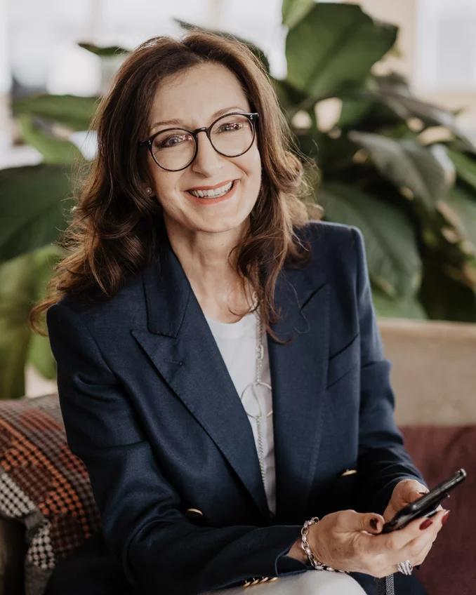 Sabine Bronowsky - Chief executive officer